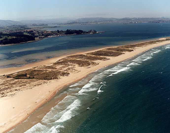Playa de El Puntal. Ribamontán al Mar, Santander, Cantabria.
