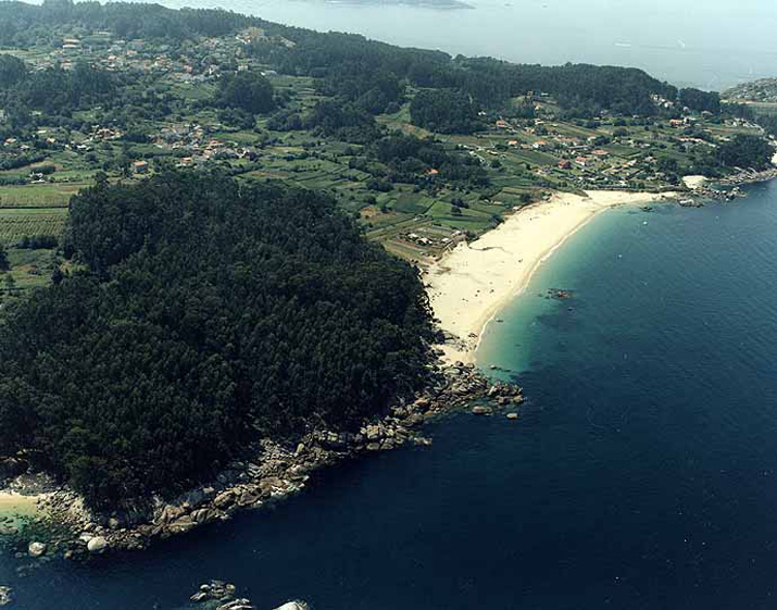 Playa de Tulla, Bueu, Galicia.